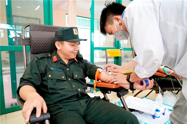Tuổi trẻ Trung đoàn CSCĐ Đông Bắc tham gia chương trình hiến máu tình nguyện đợt 1 năm 2023