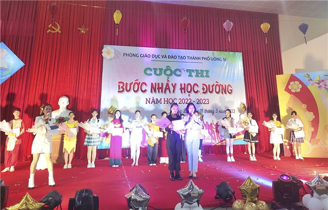 Sôi nổi chương trình ngoại khóa “bước nhảy học đường” năm học 2022-2023