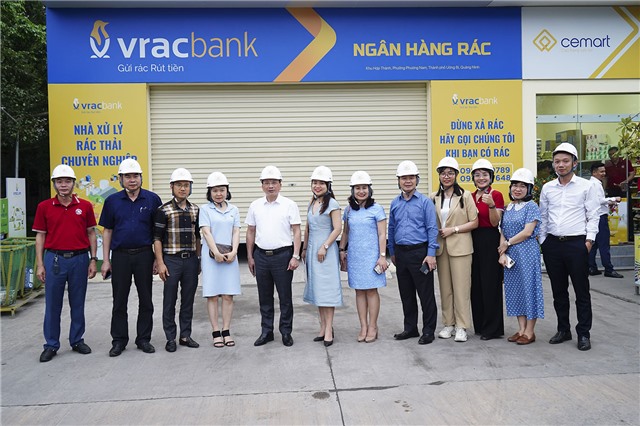 Đoàn công tác Đại học ngoại thương thăm và làm việc tại Công ty CP Xi măng và Xây dựng Quảng Ninh