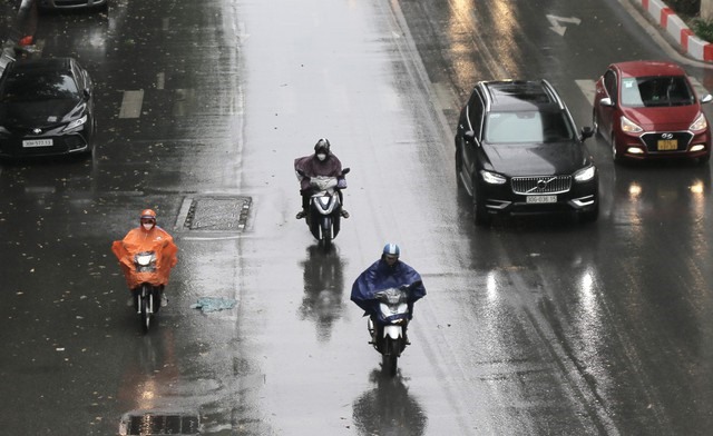 Thời tiết hôm nay (3/3): Bắc Bộ mưa nhỏ vài nơi, Nam Bộ nắng nóng diện rộng