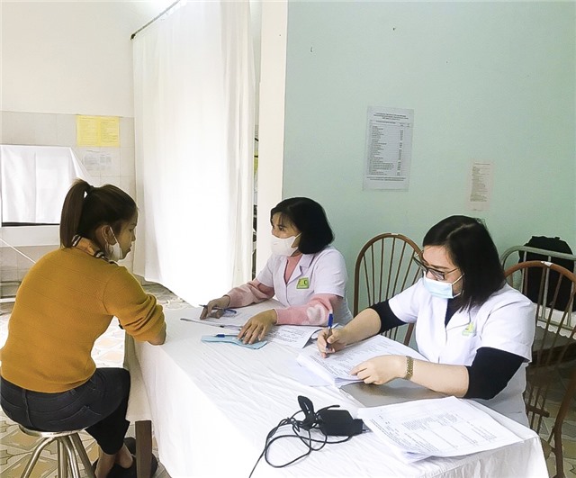 Trung tâm Y tế thành phố Uông Bí triển khai “Kế hoạch khám phát hiện nhiễm khuẩn đường sinh sản và sàng lọc ung thư cổ tử cung năm 2023”