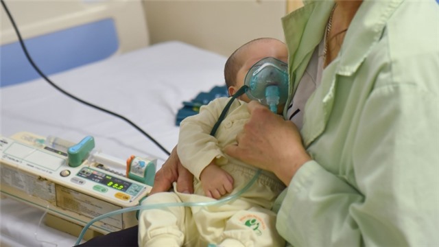 Nhận biết trẻ nhiễm virus RSV gây viêm phổi