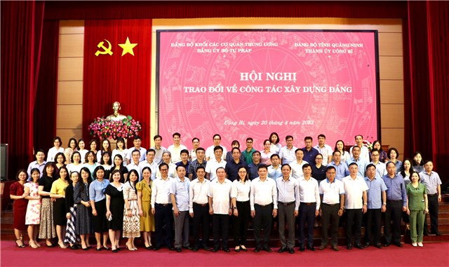 Đoàn công tác Đảng ủy Bộ Tư pháp làm việc với Thành ủy Uông Bí