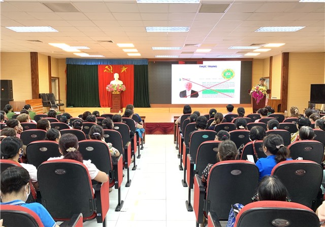 Hội LHPN Phường Quang Trung và Hội Phụ nữ Công an thành phố: Tuyên truyền về phòng chống tội phạm trên không gian mạng và tội phạm mua bán phụ nữ, trẻ em