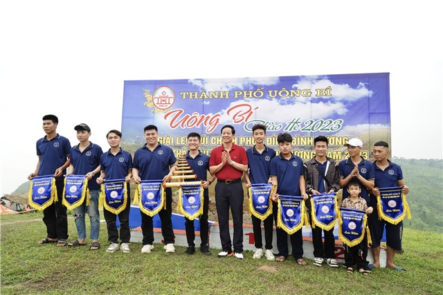 Hội thi thả diều trên đỉnh Bình Hương năm 2023