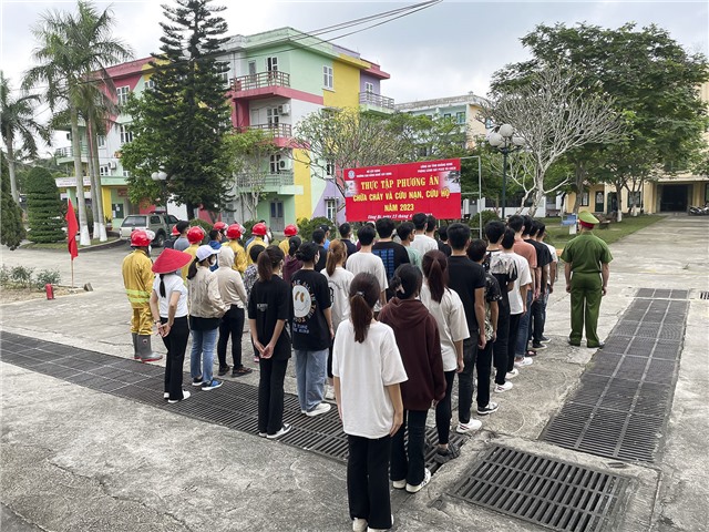 Thực tập phương án chữa cháy và cứu nạn cứu hộ tại  Trường Cao đẳng nghề xây dựng