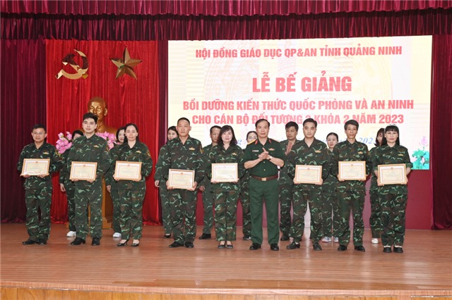 Quảng Ninh: Bế giảng lớp bồi dưỡng kiến thức QP&AN đối tượng 3, khóa 2 năm 2023
