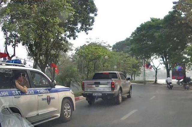 Tước giấy phép lái xe 2 tháng với tài xế không nhường đường xe ưu tiên