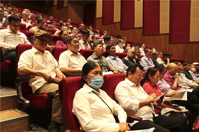 Học viên lớp bồi dưỡng nghiệp vụ Bí thư - Khu trưởng tham quan thực tế tại Đại học Hạ Long