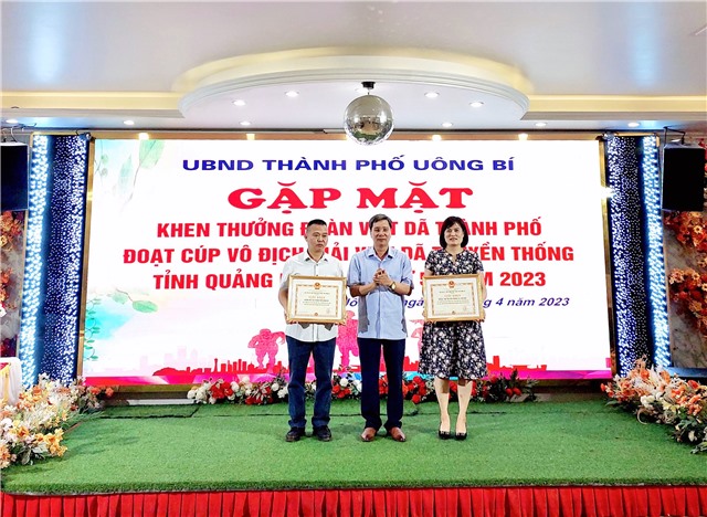 Gặp mặt, khen thưởng Đoàn Việt dã thành phố vô địch Giải Việt dã truyền thống tỉnh Quảng Ninh lần thứ 52