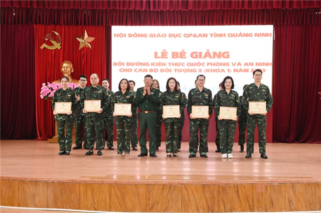Trên 100 học viên hoàn thành chương trình bồi dưỡng kiến thức QP&AN đối tượng 3 năm 2023
