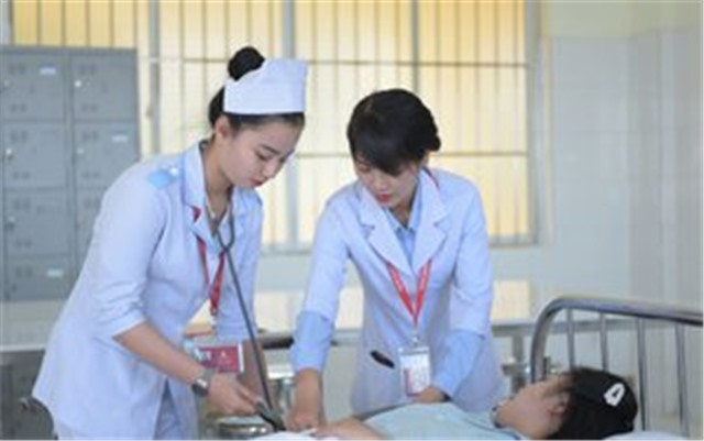 Điều kiện xét nâng lương trước hạn 12 tháng