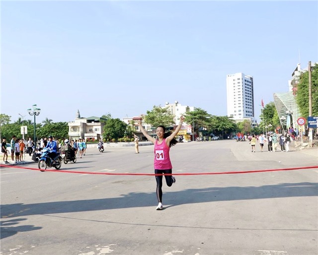 Nữ bác sĩ quyết tâm “lọt top 1% dân số thế giới” chinh phục Marathon