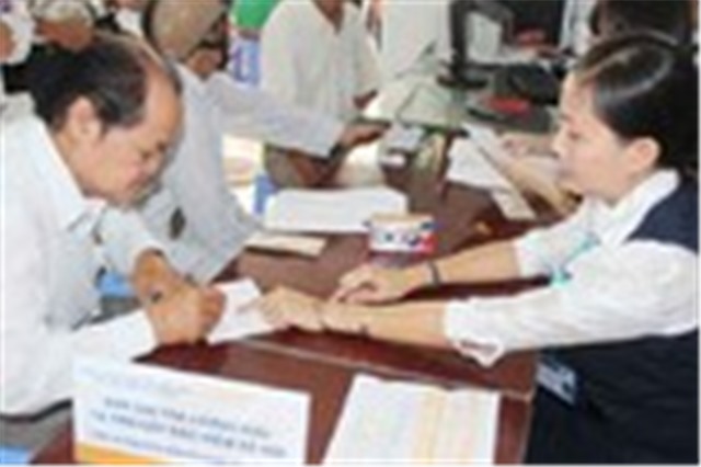 Điều kiện nghỉ hưu trước tuổi khi không đủ tuổi tái cử