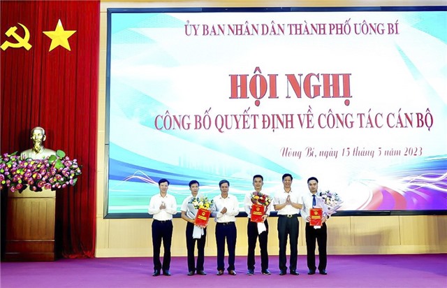 Công bố các quyết định về công tác cán bộ