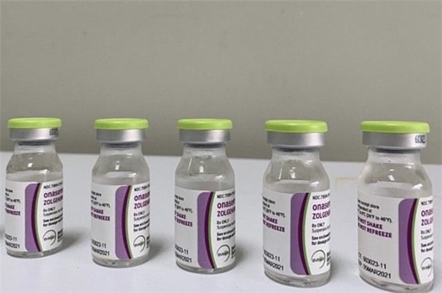 Bé trai được cứu sống bằng loại thuốc đắt nhất thế giới