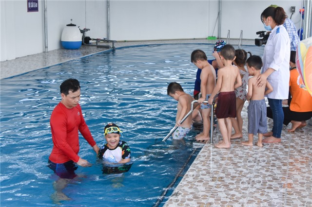 Phòng tránh đuối nước cho trẻ em mùa nắng nóng