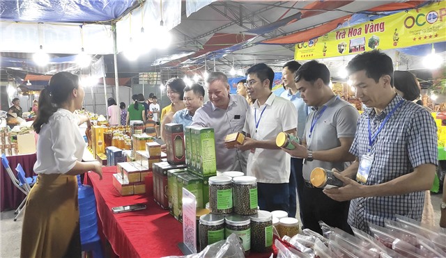 Khai mạc Hội chợ OCOP và Thương mại thành phố Uông Bí năm 2023