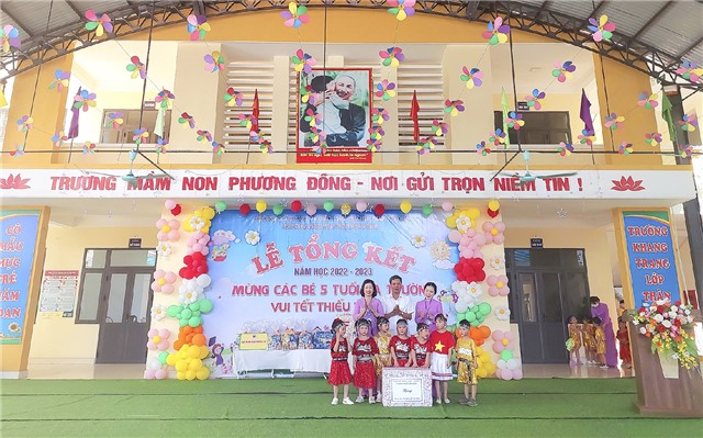 Phó Chủ tịch Thường trực UBND thành phố thăm, tặng quà các cháu thiếu nhi nhân dịp 1/6