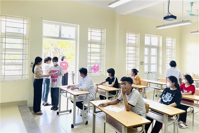 1.379 thí sinh làm thủ tục dự thi kỳ thi tuyển sinh vào lớp 10 THPT năm học 2023-2024