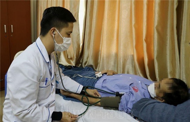 Bệnh nhân 70 tuổi được phẫu thuật ung thư dạ dày thành công