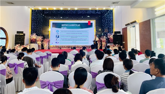 Tuyên truyền, phổ biến Luật thực hiện dân chủ ở cơ sở; chính sách về bảo hiểm thất nghiệp