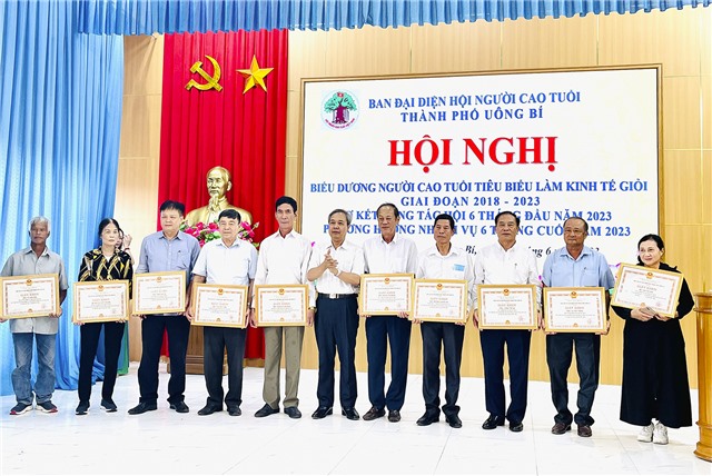 Hội Người cao tuổi thành phố: Biểu dương Người cao tuổi tiêu biểu làm kinh tế giỏi giai đoạn 2018-2023; sơ kết công tác hội 6 tháng đầu năm 2023