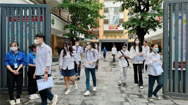 Đ&#236;nh chỉ thi 2 th&#237; sinh vi phạm quy chế thi, tạm dừng nhiệm vụ coi thi c&#225;c c&#225;n bộ li&#234;n quan