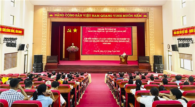 Bồi dưỡng lý luận chính trị và nghiệp vụ cho cán bộ, hội viên Hội Nông dân năm 2023