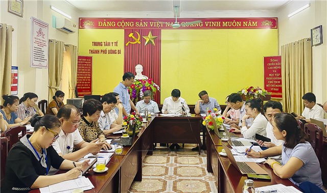 Giám đốc Sở Y tế làm việc với một số đơn vị y tế thành phố Uông Bí 