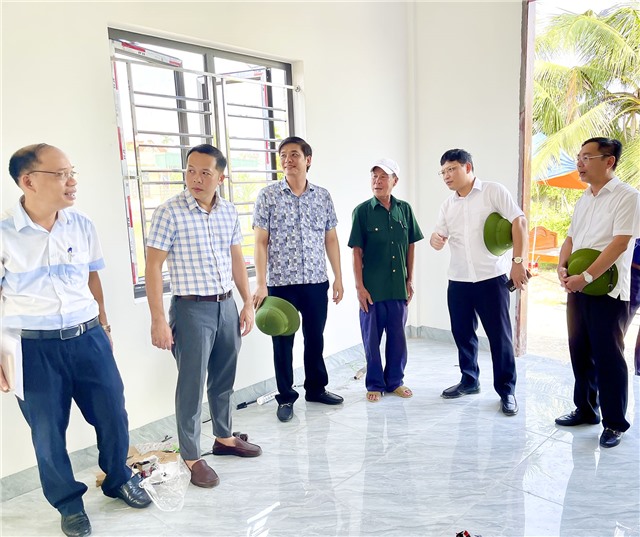 Đồng chí Bí thư Thành uỷ Nghiêm Xuân Cường kiểm tra tiến độ các công trình xóa nhà ở tạm, nhà ở dột nát trên địa bàn