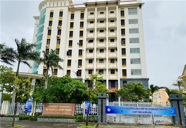 Bắt quả tang nhiều cán bộ Sở Tài nguyên và Môi trường Quảng Bình trên chiếu bạc