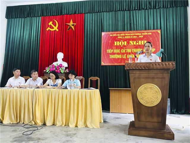 Đại biểu HĐND phường Thanh Sơn tiếp xúc cử tri trước kỳ họp giữa năm