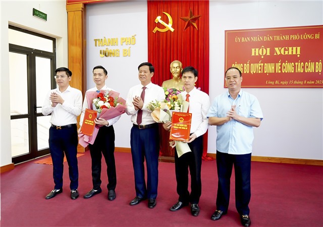 Hội nghị công bố quyết định về công tác cán bộ