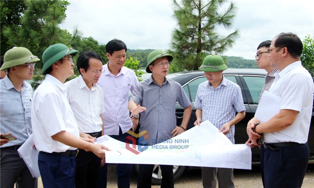 Đồng chí Quyền Chủ tịch UBND tỉnh kiểm tra lập quy hoạch một số sân golf