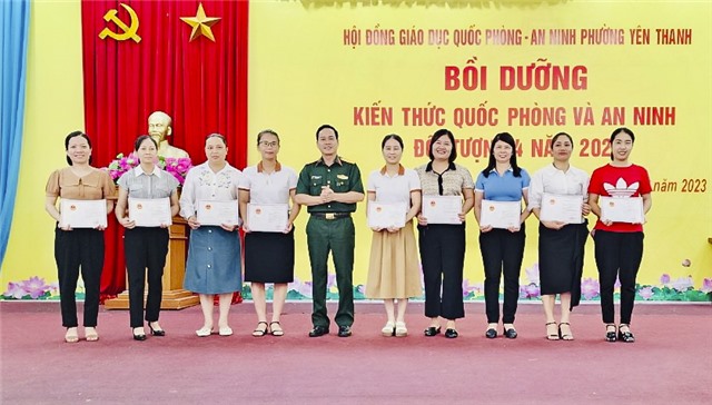 Phường Yên Thanh bế mạc lớp bồi dưỡng kiến thức quốc phòng và an ninh cho đối tượng 4 năm 2023