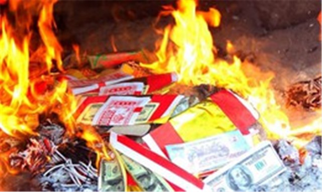 7 khuyến cáo của Công an Hà Nội về cháy do thắp hương, đốt vàng mã rằm tháng 7