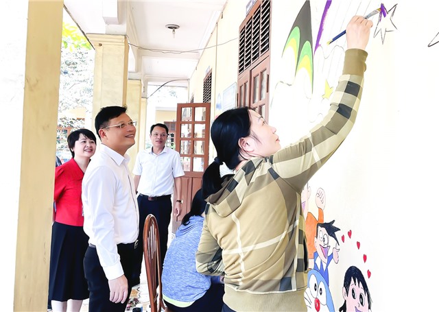 Bí thư Thành ủy, Chủ tịch HĐND thành phố Nghiêm Xuân Cường kiểm tra công tác chuẩn bị cho lễ khai giảng và năm học mới 2023-2024