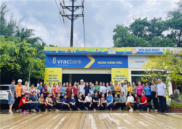 Hội LHPN thành phố thăm quan thực tế hoạt động sản xuất, kinh doanh tại Công ty CP Xi măng và Xây dựng Quảng Ninh