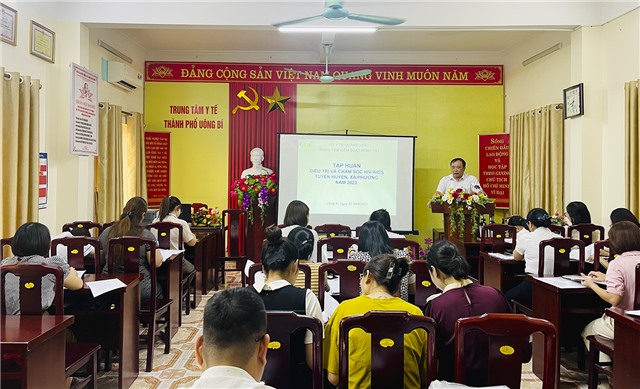 Tập huấn công tác điều trị và chăm sóc bệnh nhân HIV/AIDS