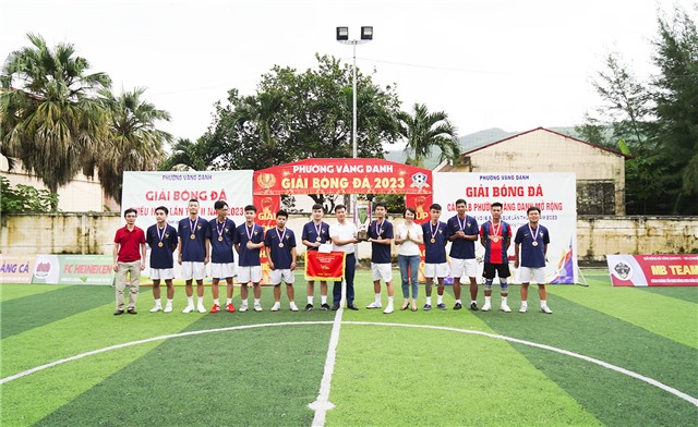 Bế mạc giải bóng đá các CLB phường Vàng Danh mở rộng