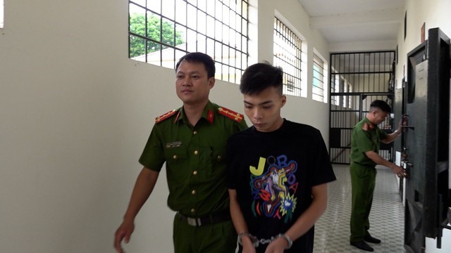 Khởi tố nam thanh niên không GPLX lái ô tô đâm 2 bé trai tử vong