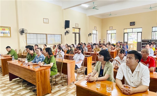 Tuyên truyền công tác PCCC; phòng, chống tội phạm lừa đảo qua không gian mạng cho cán bộ, hội viên phụ nữ phường Vàng Danh