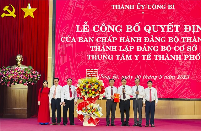 Công bố Quyết định thành lập Đảng bộ cơ sở Trung tâm Y tế thành phố