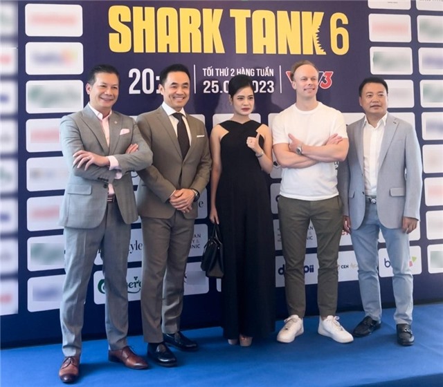 Từ cô gái có tuổi thơ nghèo khó đến nữ "cá mập" trẻ nhất Shark Tank