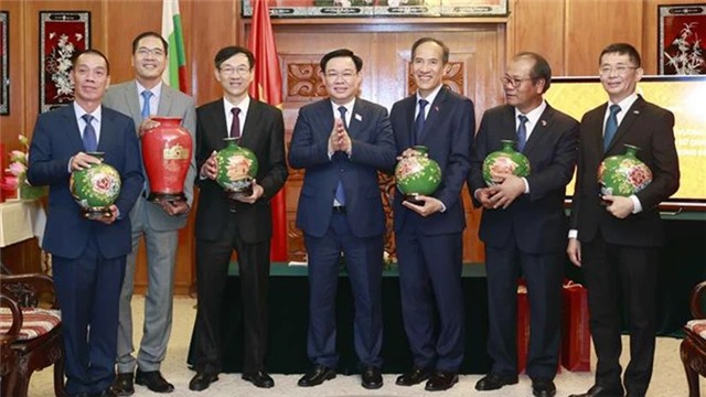 Làm tốt công tác ngoại giao kinh tế để phát triển đất nước