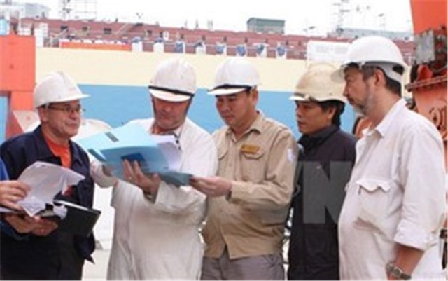 Sửa quy định sử dụng người lao động nước ngoài