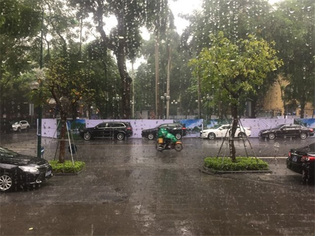 Phía Đông Bắc Bộ có mưa rào và dông vài nơi