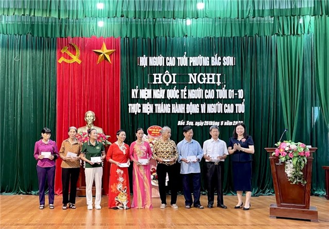 Hội Người cao tuổi phường Bắc Sơn kỷ niệm Ngày quốc tế Người cao tuổi, thực hiện Tháng hành động vì người cao tuổi
