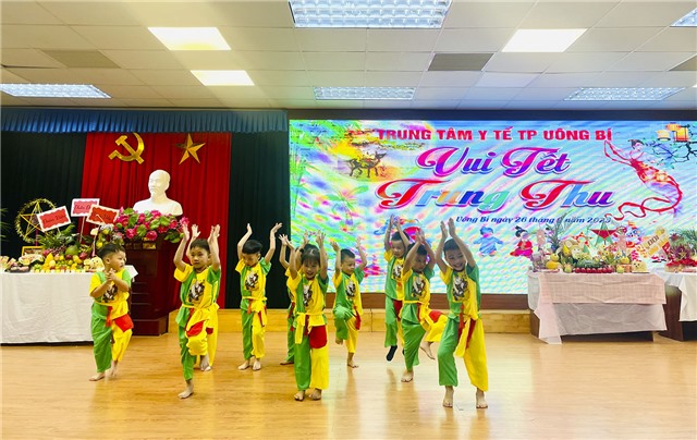 Trung tâm Y tế thành phố tổ chức chương trình “Vui Tết Trung thu”